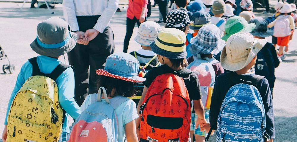 Students walking to class by Note Thanun from Unsplash