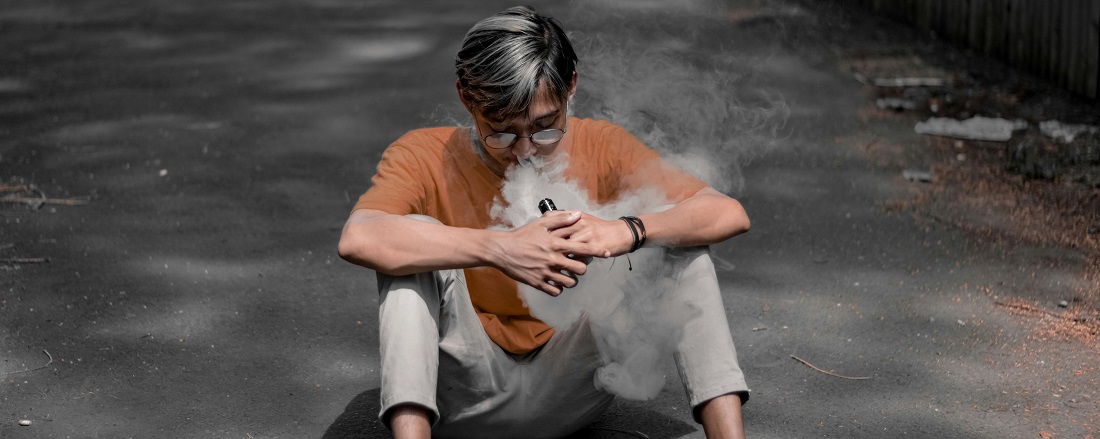 Teenager vaping by Oka Bemby from Pexels