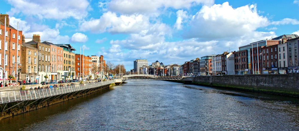 Dublin in Ireland by Carmen Dominguez on Unsplash