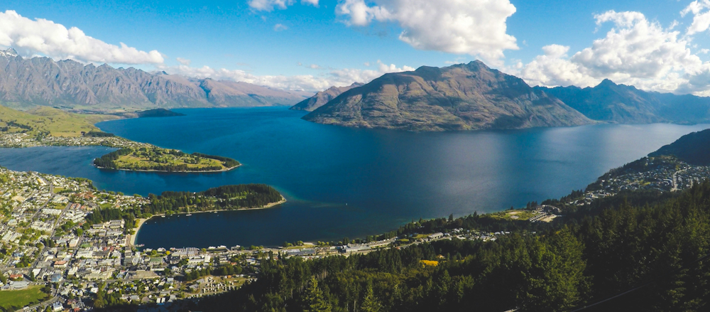 Queenstown in New Zealand by Ömer Faruk Bekdemir on Unsplash