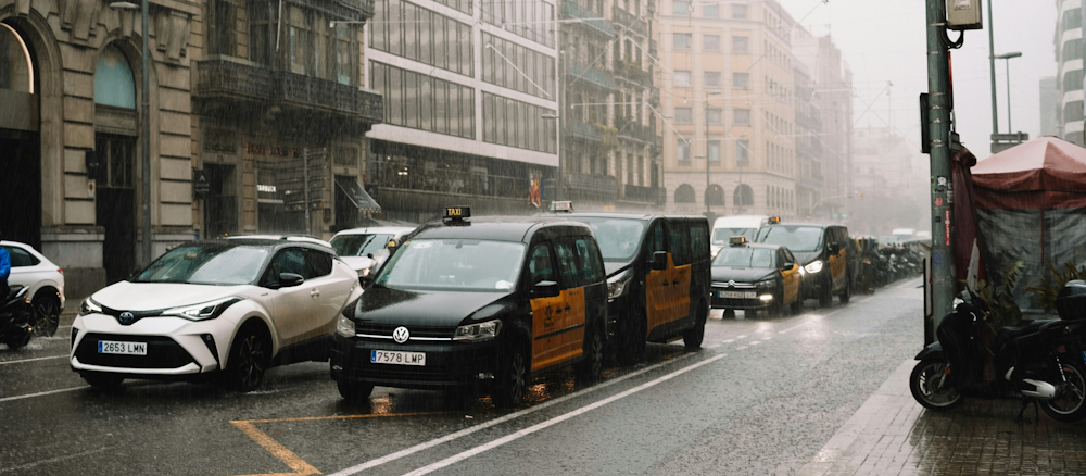 Traffic in Barcelona by Lala Azizli on Unsplash