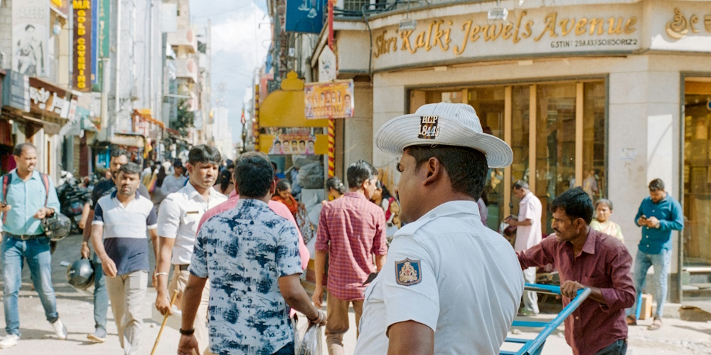 Street Scene in Bengaluru by Andrea Leopardi