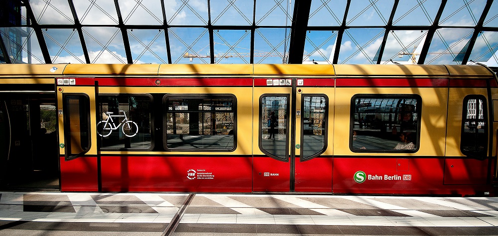 S Bahn Train by Peter-Paul Moschik