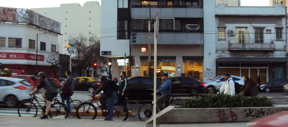 Cyclists in Buenos Aires by Kadu Nakashima on Unsplash