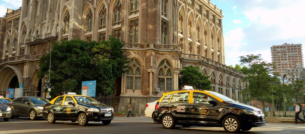 Taxis in Buenos Aires by Sergio Rodríguez on Unsplash