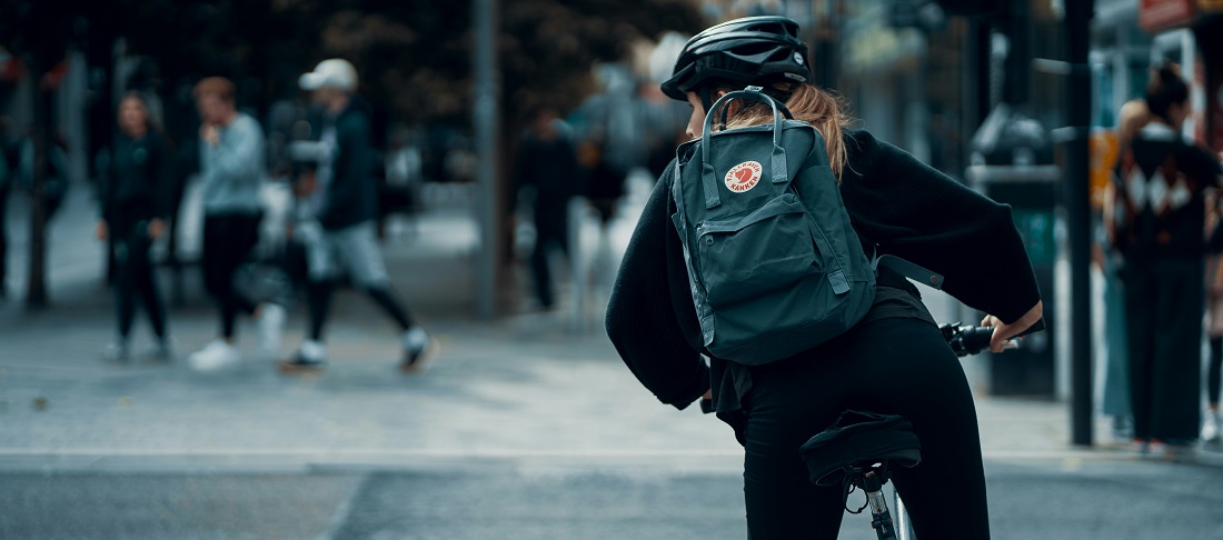 Cycling in the city by Ross Sneddon