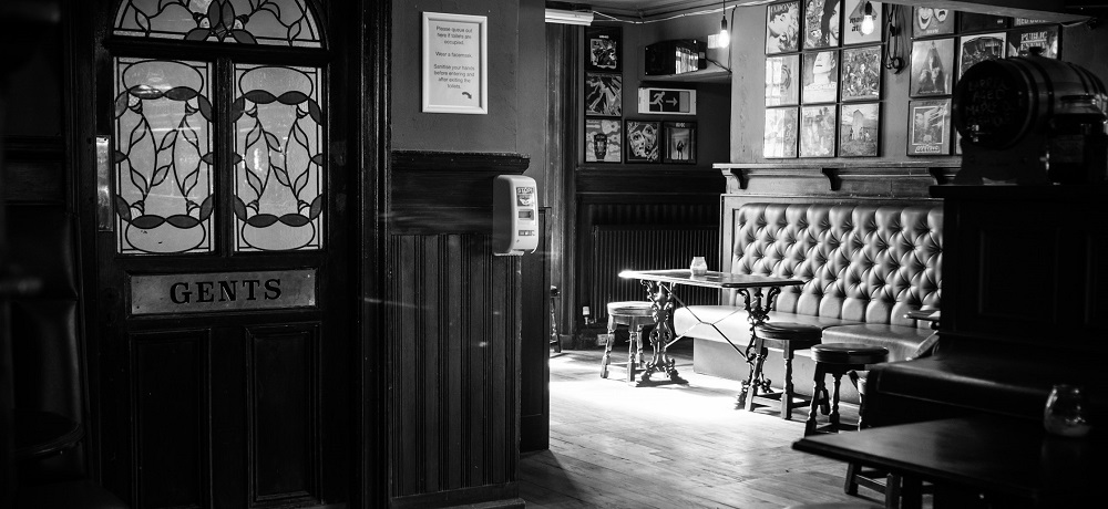 Pub in Edinburgh by Greg Wilson