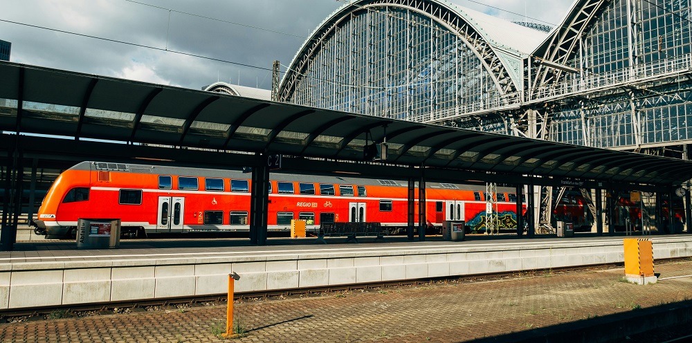 Train in Frankfurt by Markus Winkler