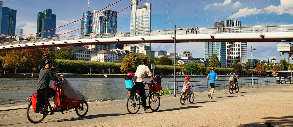 Cycling in Frankfurt by Alain Rouiller