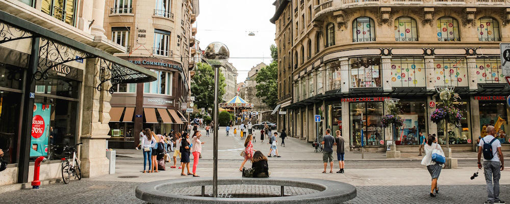 Pedestrians in Geneva by Mathias Reding on Unsplash