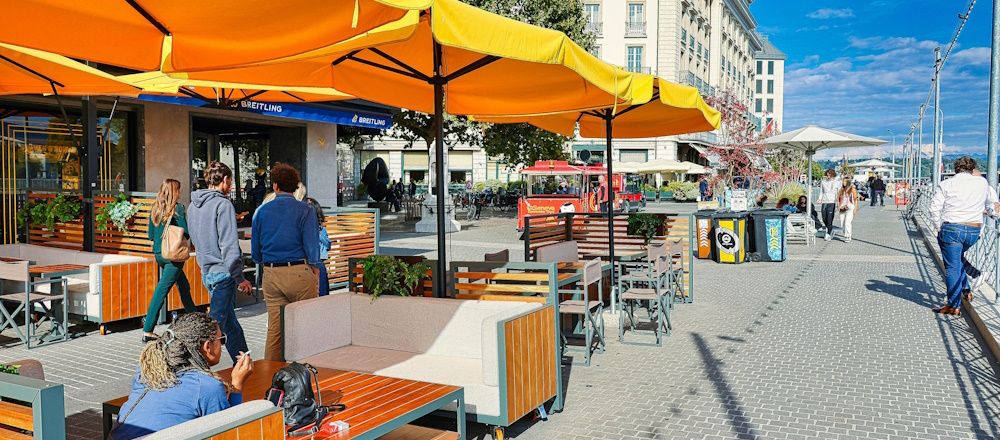 Restaurant in Bergues Quay Pedestrian Zone by Alain Rouiller on Unsplash