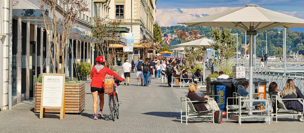 Pedestrian Zone on the Bergues Quay in Geneva by Alain Rouiller on Unsplash