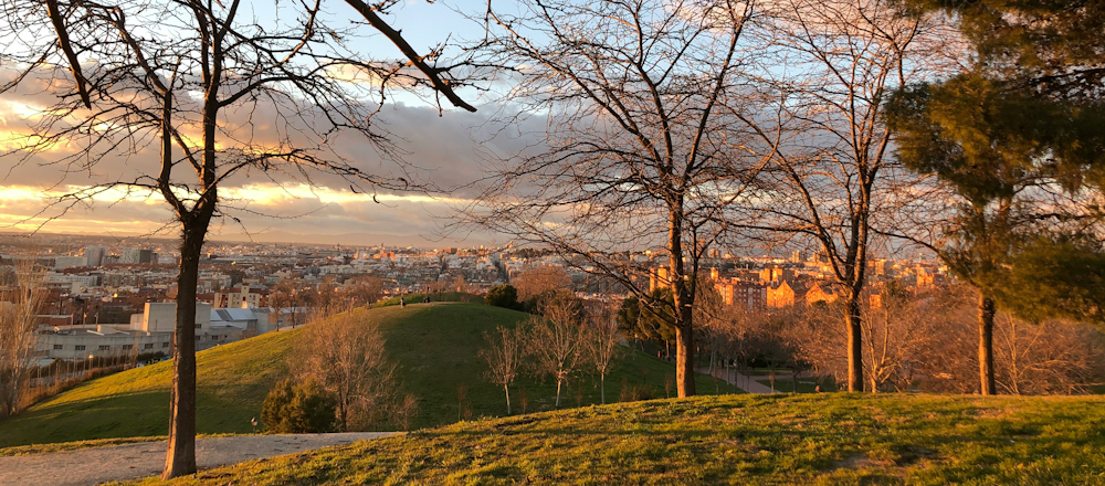 Sunset in Parque Cerro del Tío Pío in Madrid by José Luis Rodríguez Martínez on Unsplash