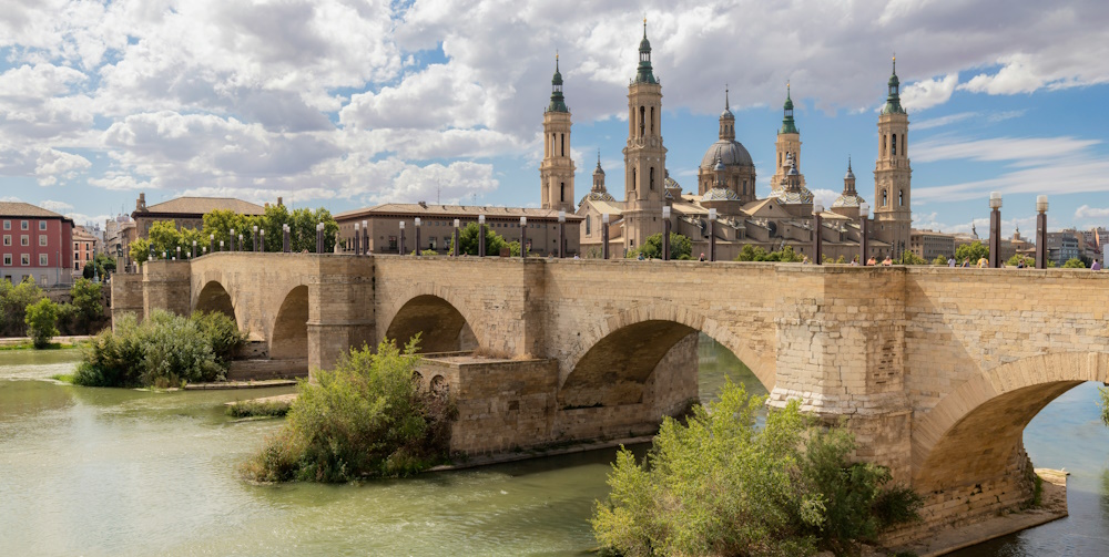 Puente de Piedra by Jordi Vich Navarro