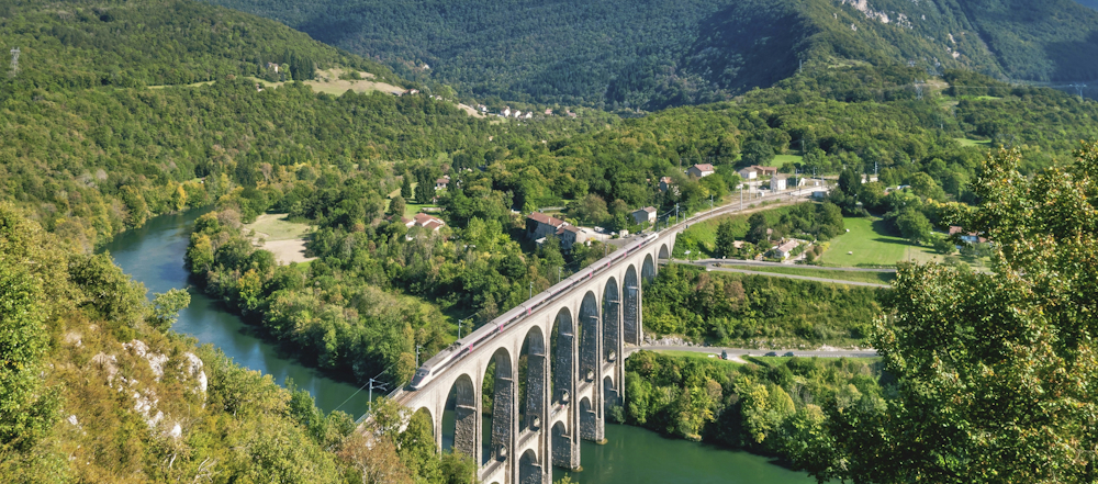 Train on Aqueduct in Ain Valley on Unsplash