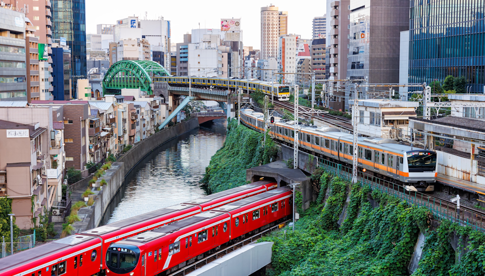 Tokyo public transport by Markus Mainka via Shutterstock