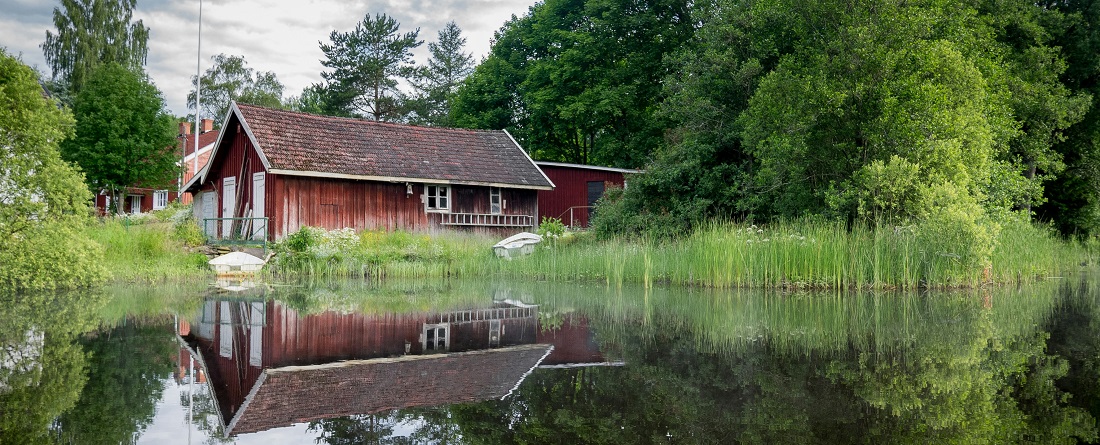 House in rural Sweden by Jon Flobrant from Unsplash