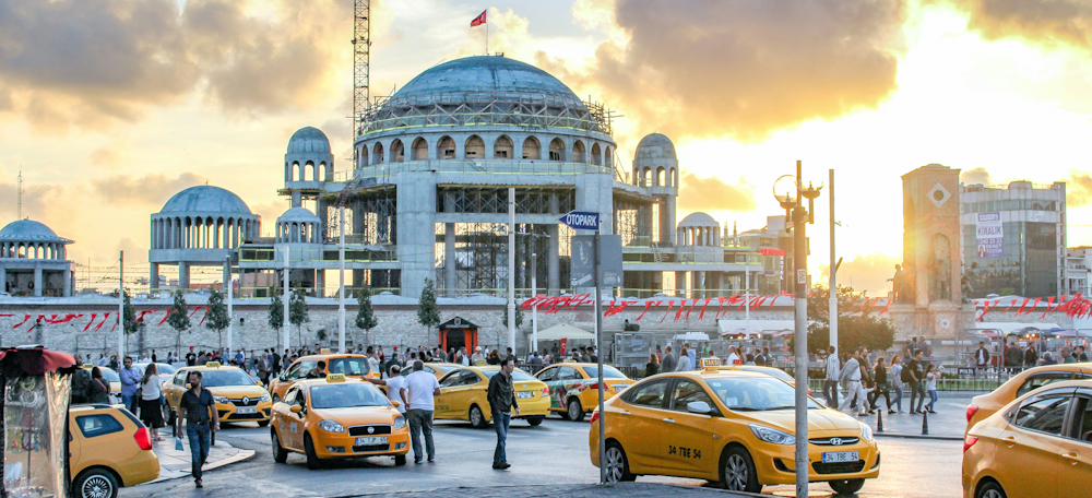 Taxi Rank in Istanbul by Ricky LK on Unsplash
