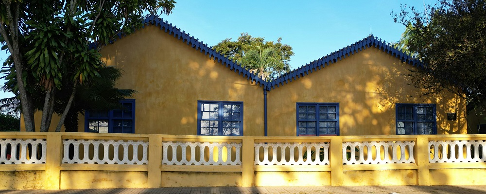 Two yellow villas by José Darci Rodrigues Junior